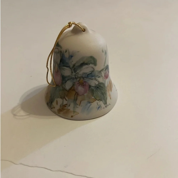1992 Good Luck Bell Signed Floral Hand Painted Ceramic Unglazed - Picture 5 of 9